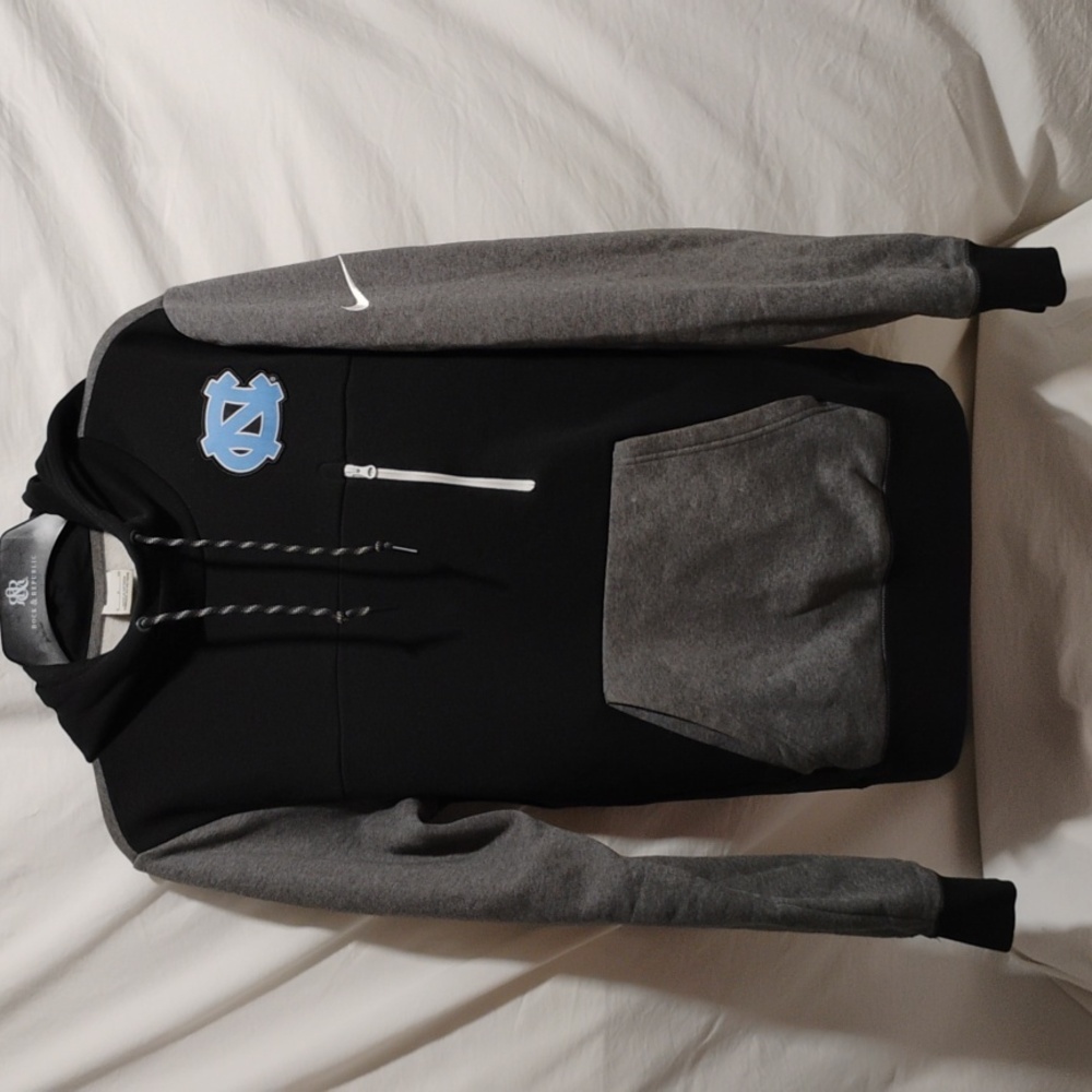 (D-16) SALE! Nike North Carolina Tar Heels Hoodie Sz.S Worn Once